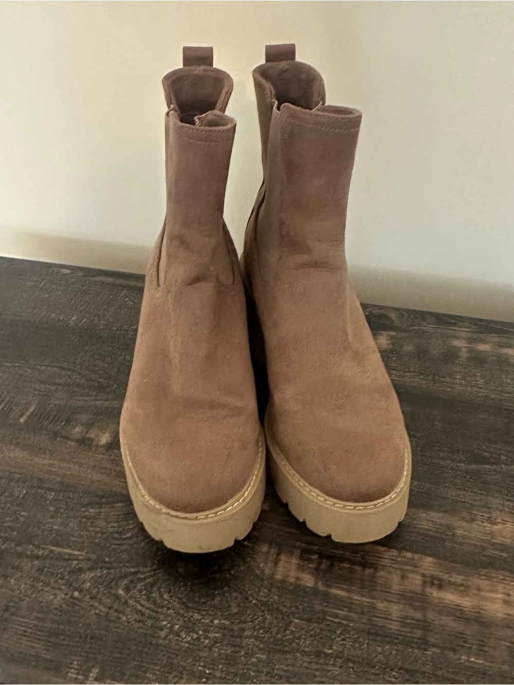 DV by Dolce Vita Tiffany Taupe Suede Platform Lug Sole Chelsea Boots Size 9.5